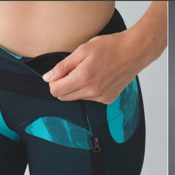 Lululemon Blue and Black Inspire Tight II *Full-On Luxtreme (Mesh) - Picture 4 of 14